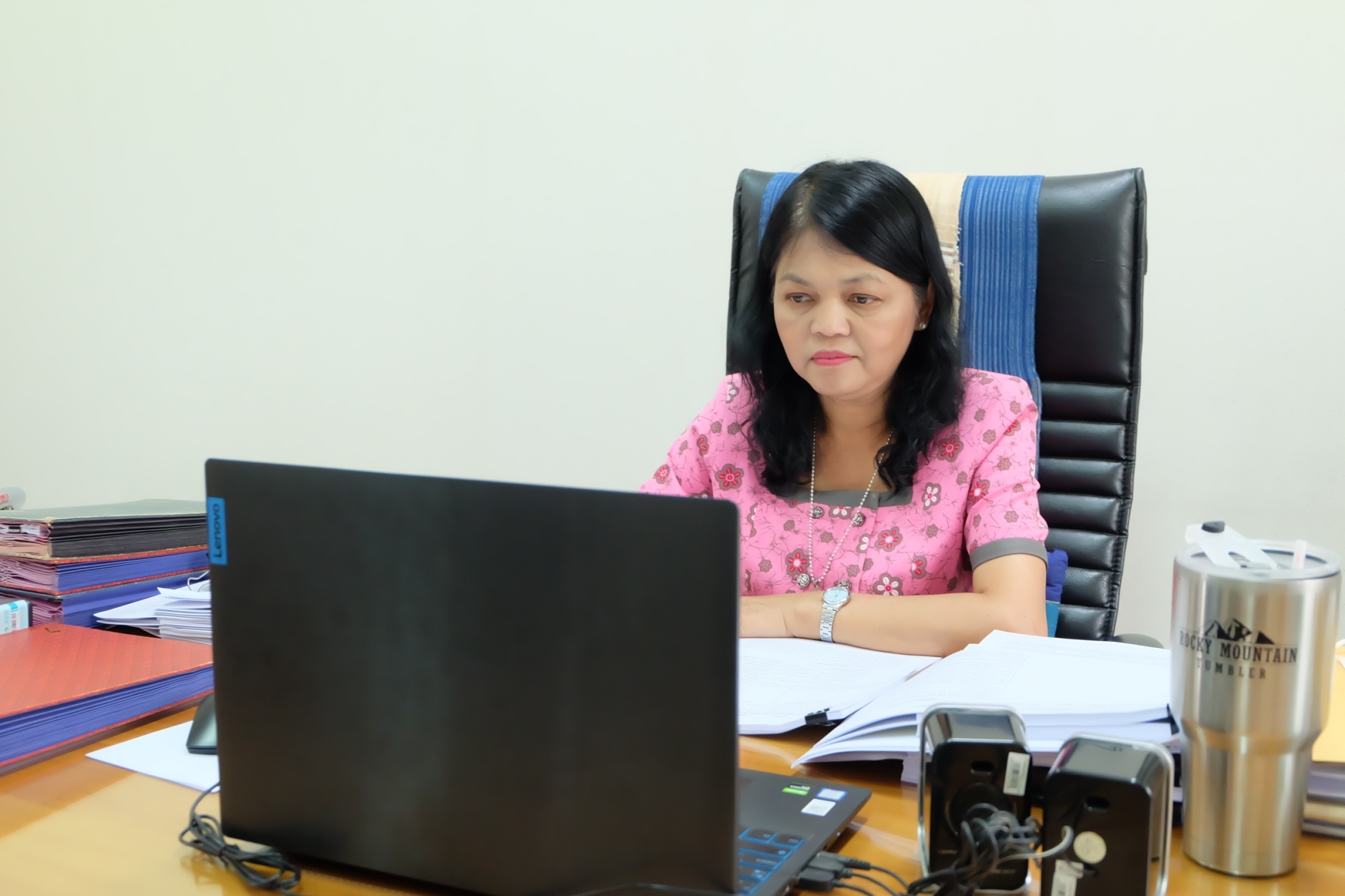 title - ผู้ตรวจราชการ ส.ป.ก. ร่วมประชุมคณะทำงานสรรหาปราชญ์เกษตรของแผ่นดินระดับเขต เขตตรวจราชการที่ 12 ประจำปี 2567 ผ่านระบบการประชุมทางไกลออนไลน์ Application Zoom Meeting